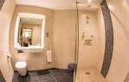 In-room Bathroom 3 Rosspark Hotel