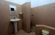 In-room Bathroom 7 Alamanda