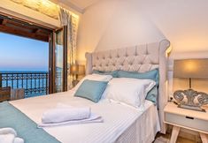 침실 6 Villa Mare Psarou with Private Beach