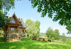 Bên ngoài 2 Willa Turnia