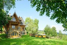 Bên ngoài Willa Turnia