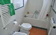 In-room Bathroom 6 Casale vicino al Golf Nazionale