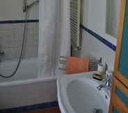 In-room Bathroom 7 Casale vicino al Golf Nazionale