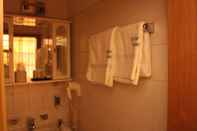 In-room Bathroom Angelis Pension