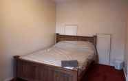 Bedroom 2 House with a garden in Arnos Grove