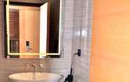 In-room Bathroom 7 Golden Galaxy Hotels & Resorts