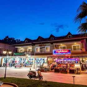 燈塔公寓飯店1 , 飯店图伦奇海滩