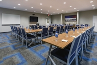 Functional Hall TownePlace Suites  by Marriott Leavenworth