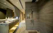Phòng tắm bên trong 4 Icasa By GoGo Hotel