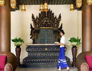 Lobi 2 Royal Palace Hotel