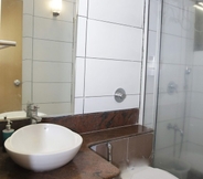 Toilet Kamar 7 SmartStay Service Apartment