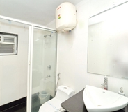 Toilet Kamar 5 SmartStay Service Apartment