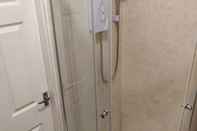 In-room Bathroom Bradford Apartments Flat 95