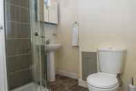 In-room Bathroom Bradford Apartments Flat 96