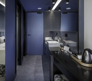 In-room Bathroom 7 Urban Creme