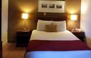 Bedroom 2 Seelys Motel