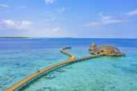 Kolam Renang Emerald Faarufushi Resort & Spa - All Inclusive