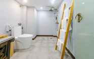 Toilet Kamar 5 Su She Court Hotel