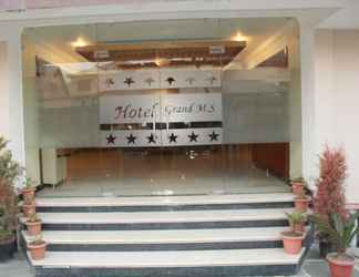 Bên ngoài 2 Hotel Grand M.S Srinagar