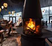 Quầy bar, cafe và phòng lounge 3 Arctic TreeHouse Hotel