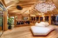 Bar, Cafe and Lounge Dolomiti Lodge Alverá