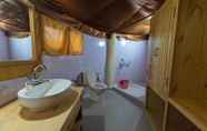 In-room Bathroom 6 Hunder Sarai