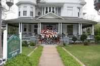 Exterior McFarlin House B&B