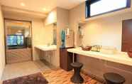 Toilet Kamar 7 Urban Hotel Kyoto Shijo Premium