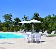 Swimming Pool 2 Borgo Fiorito Relais