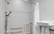 Toilet Kamar 5 Fairfield Inn & Suites by Marriott Fort Morgan