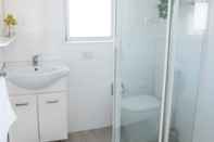 Toilet Kamar Manly 2 Stay Holiday Apartments