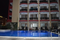 Kolam Renang Alexandra Hotel