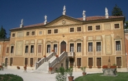 Exterior 4 Villa Curti