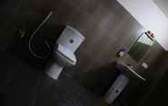 In-room Bathroom 4 Sigiriya Lahiru Homestay