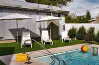 Swimming Pool Cottages at Healdsburg