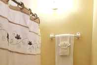 In-room Bathroom Wainaku Villa Vacation Rental