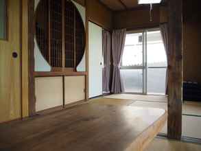 Bedroom 4 Traditional Oki-House Adan