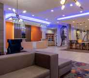 Lobi 2 La Quinta Inn & Suites by Wyndham Greensboro Arpt High Point