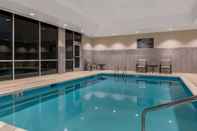 Swimming Pool La Quinta Inn & Suites by Wyndham Greensboro Arpt High Point