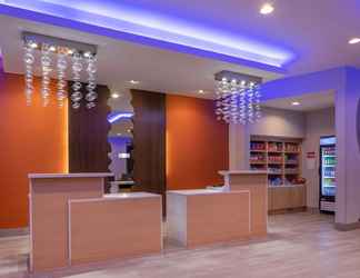 Lobi 2 La Quinta Inn & Suites by Wyndham Greensboro Arpt High Point