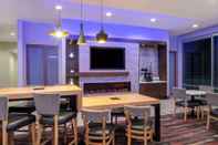 Bar, Cafe and Lounge La Quinta Inn & Suites by Wyndham Greensboro Arpt High Point