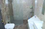 In-room Bathroom 2 Hotel River Bay