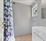 Toilet Kamar 6 Larkollen vacation house