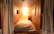 Kamar Tidur 2 Kumamoto Capsule Hotel - Hostel, Caters to Men