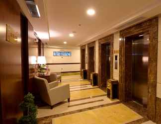 Lobby 2 Zaha Al Munawara Hotel