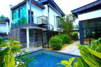 Kolam Renang Moon River Villa No 4