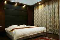 Kamar Tidur Moon River Lake View Villa