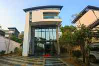 Bangunan Moon River European Style Villa