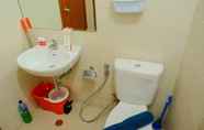 Toilet Kamar 6 Woodland Park Residence Kalibata View Swimming Pool