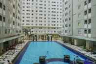 สระว่ายน้ำ Homey Gading Nias Residence Apartment near Kelapa Gading